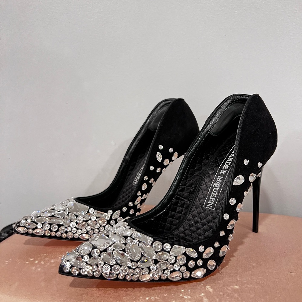 Alexander McQueens Black Suede Crystal Embroidered Pumps Size 37.5